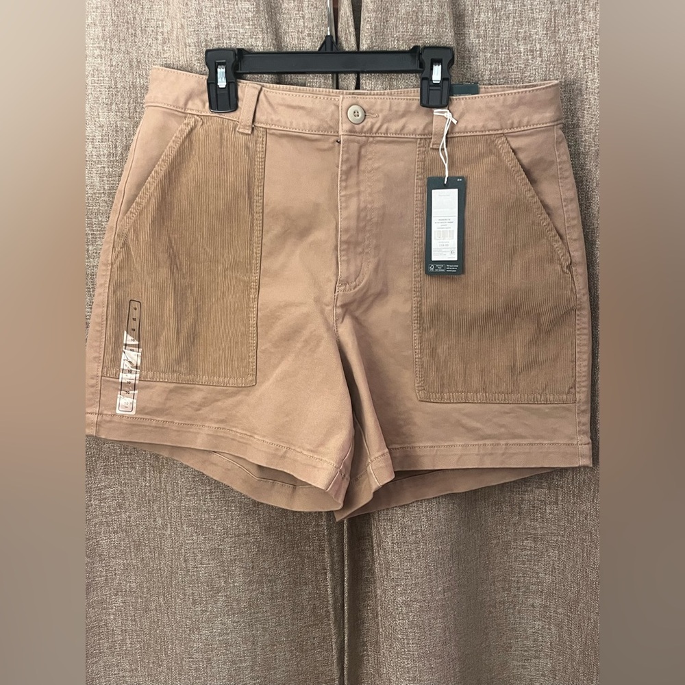 Alpine Design Women's Cargo Shorts in Tan